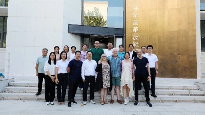 澳大利亚BATA公司总经理JON一行到际华3515公司参观考察