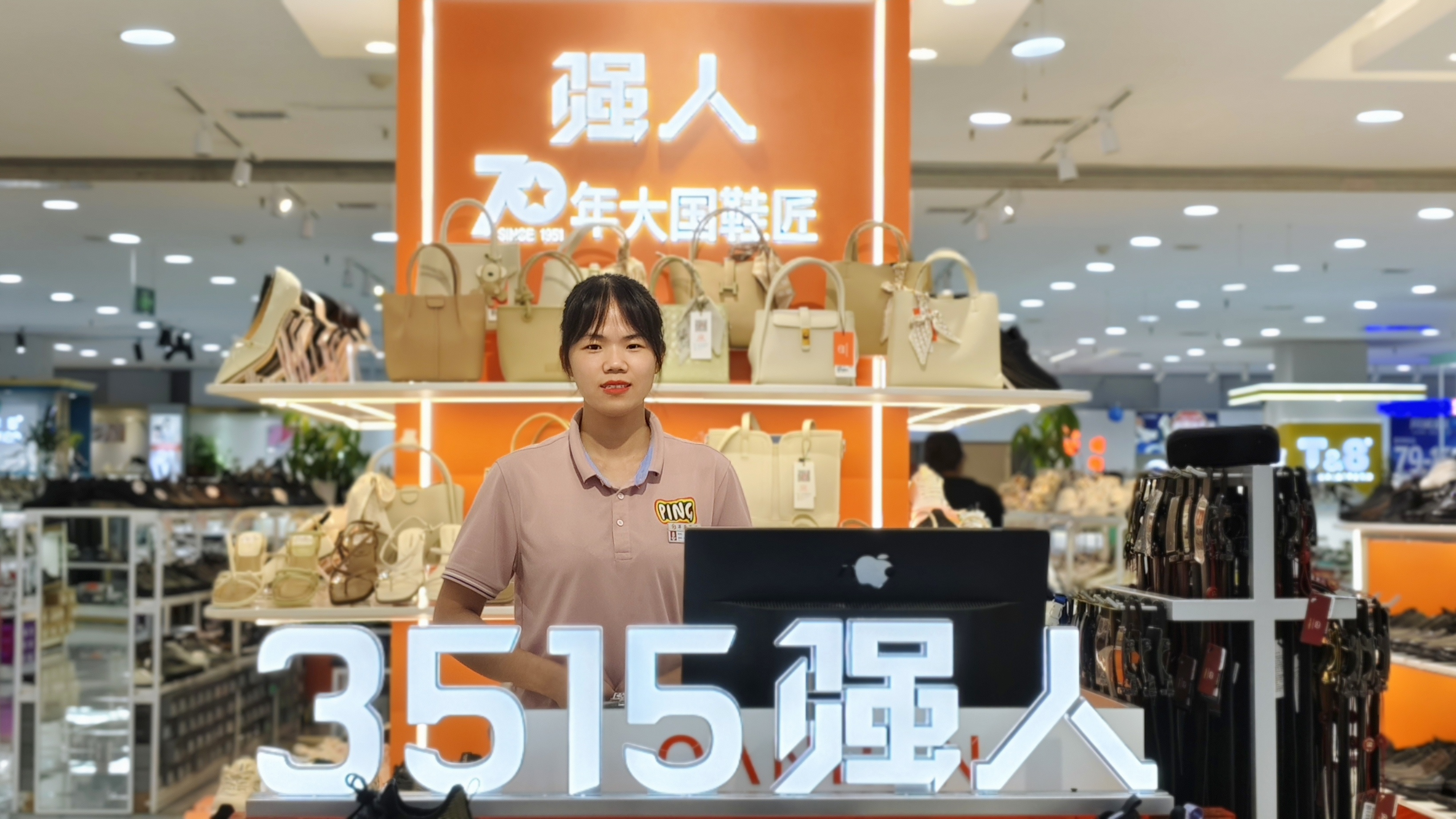 与“强人”共舞：许娜的成长与坚守