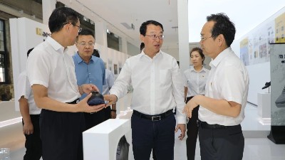 河南省商务厅党组书记、厅长王振利一行到际华3515公司调研